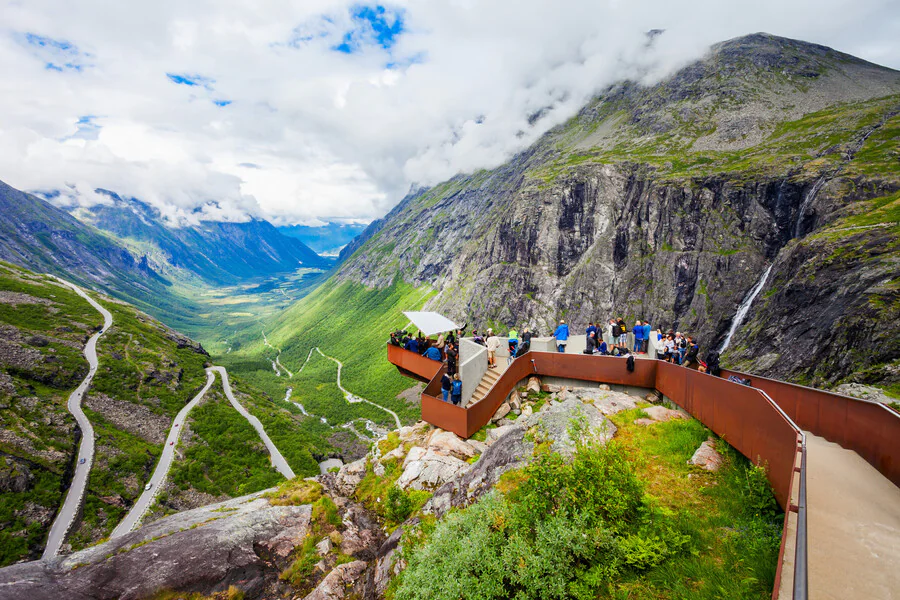 Quelle est la longueur de la route des trolls en Norvège ?