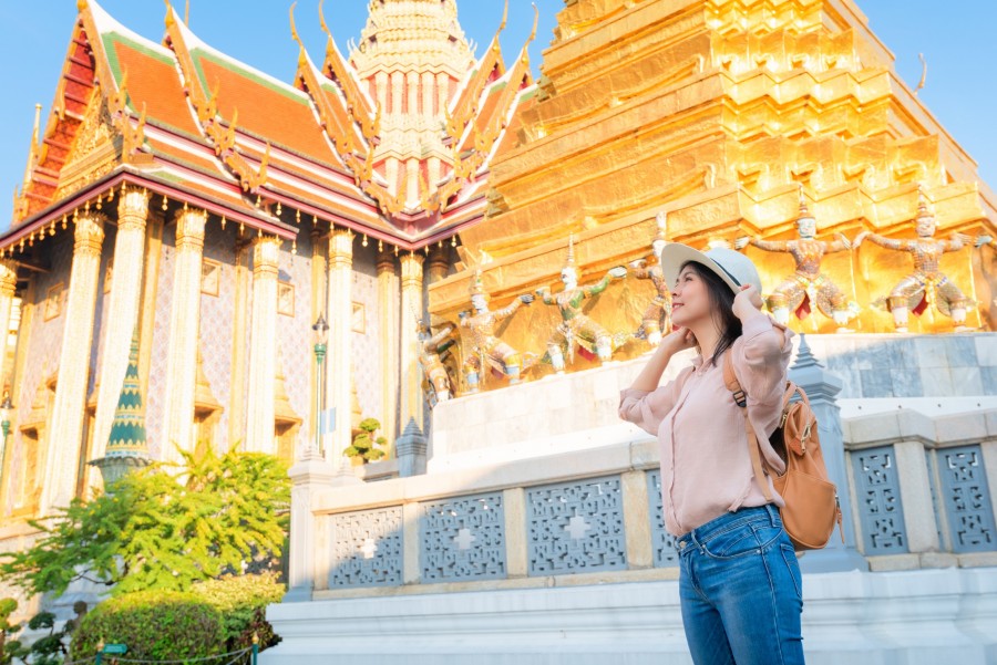 Y a-t-il des visites guidées disponibles pour le Grand Palais de Bangkok ?